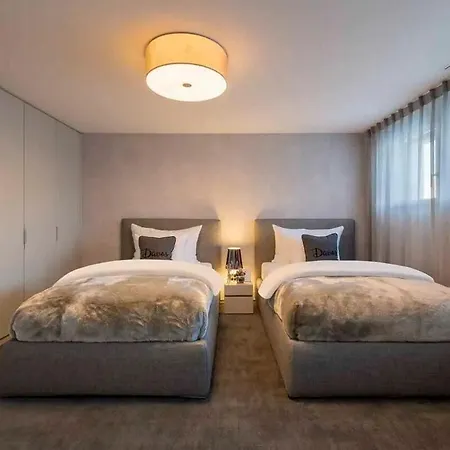 فيلة Ski In Ski Out Chalet *