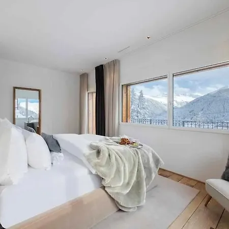Ski In Ski Out Chalet فيلة *