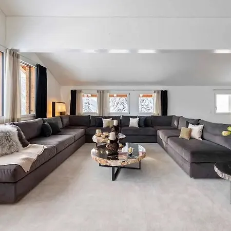 Ski In Ski Out Chalet فيلة
