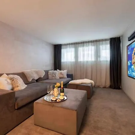 Ski In Ski Out Chalet * دافوس