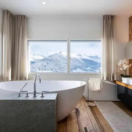 Ski In Ski Out Chalet * دافوس