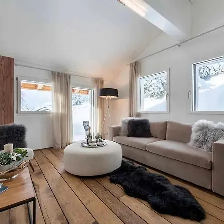 Ski In Ski Out Chalet فيلة دافوس